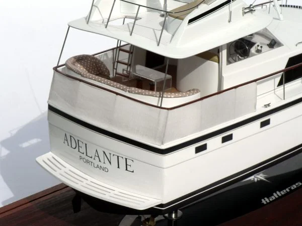Hatteras 43 "Adelante"