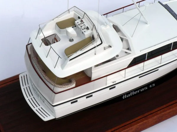Hatteras 43 "Adelante"