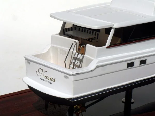 Hatteras 74 "Nasus"