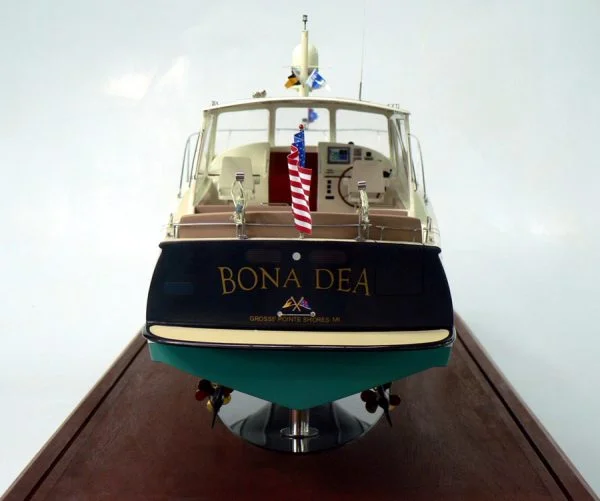 MJM 40z "Bona Dea"