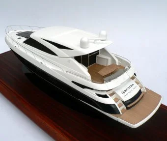 Riviera 5800 Sport Yacht