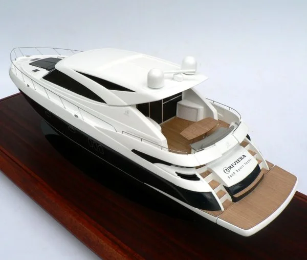 Riviera 5800 Sport Yacht