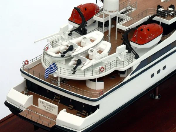 RM Elegant "Piraeus"