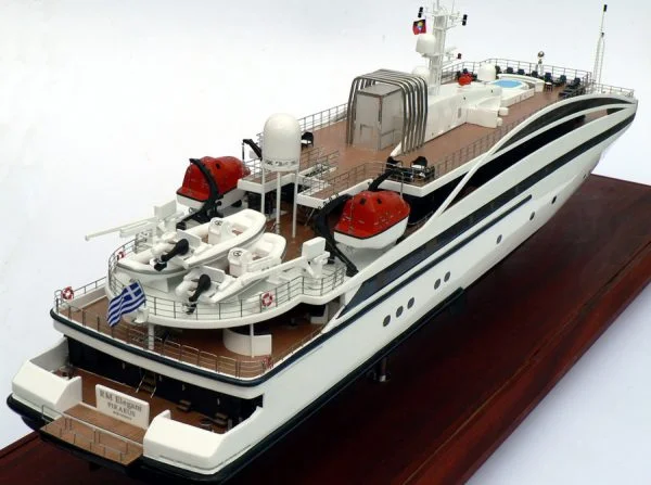 RM Elegant "Piraeus"