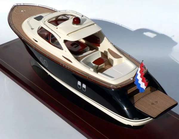 Zeelander 44 Black "Black Pearl"