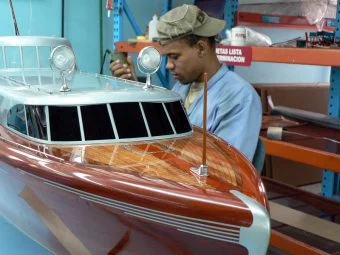 Hacker-Craft "Thunderbird" Model under construction. By Abordage