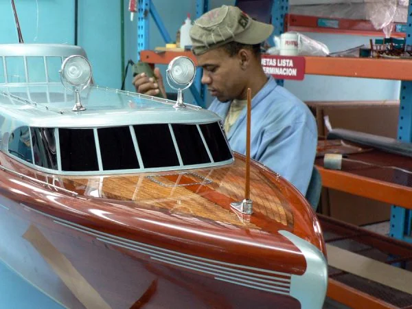 Hacker-Craft "Thunderbird" Model under construction. By Abordage