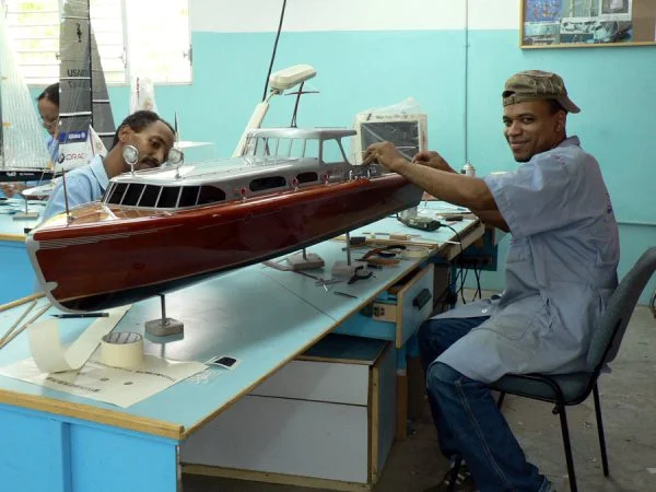 Hacker-Craft "Thunderbird" Model under construction. By Abordage