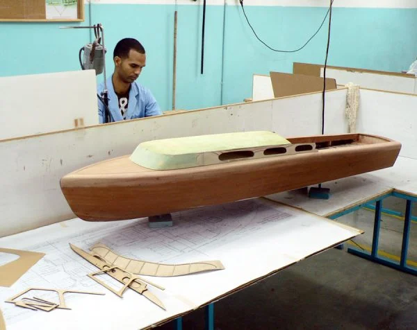 Hacker-Craft "Thunderbird" Model under construction. By Abordage