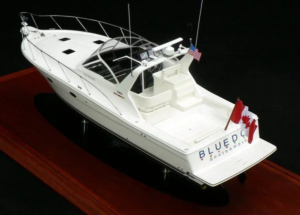 Tiara 3500 Open "Blue Dog" Model built by Abordage