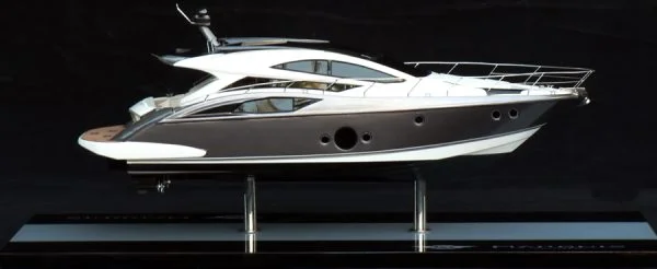 Marquis 500 Sport Coupe model built by Abordage