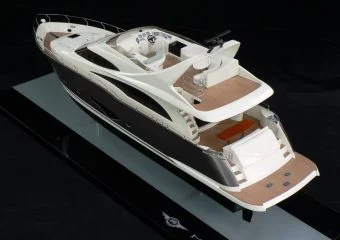 Marquis 720 Fly Bridge Model built by Abordage