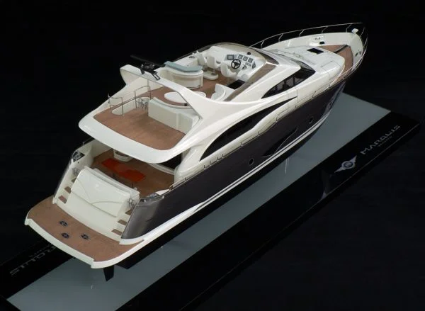 Marquis 720 Fly Bridge Model built by Abordage