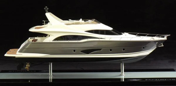 Marquis 720 Fly Bridge Model built by Abordage
