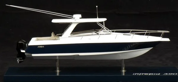 Intrepid 390 Model built by Abordage