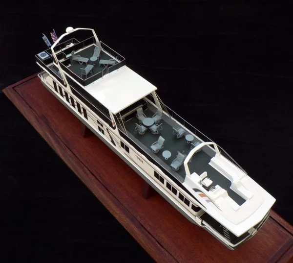 Fantasy Yachts Houseboat 110 "Cents Less"
