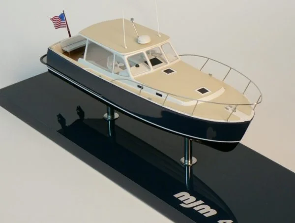 MJM 40z desk model built by Abordage