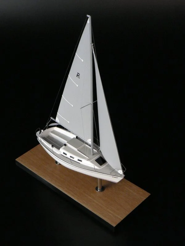 Precision 23 desk model by Abordage