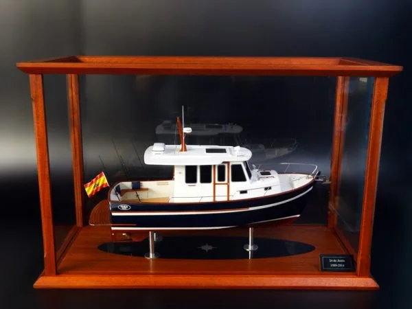 Rhea 800 Timonier boat model by Abordage