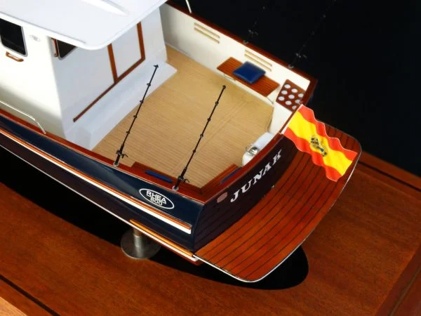 Rhea 800 Timonier boat model by Abordage