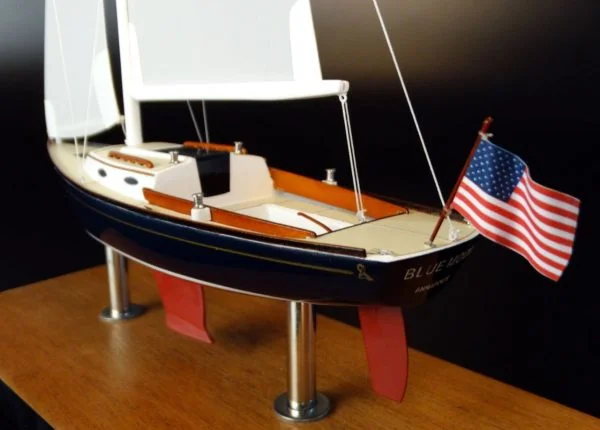 Alerion Express 28