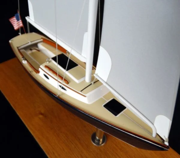 Alerion Express 28
