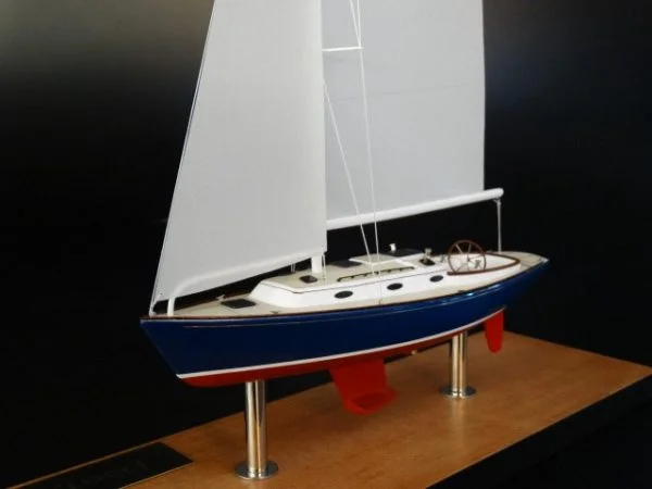 Alerion Express 41