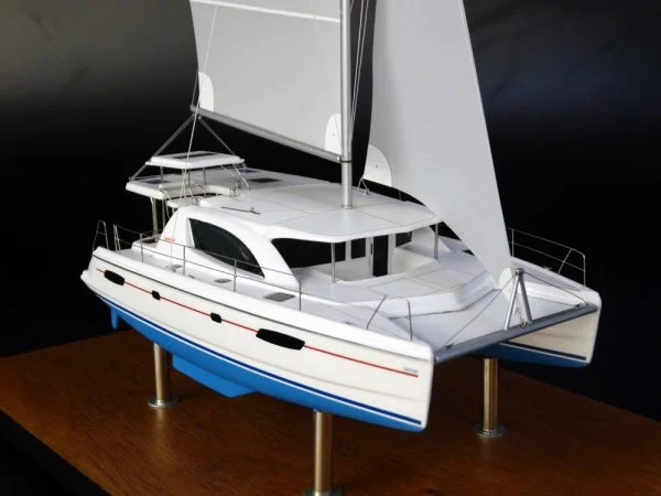 Leopard 44 desk model
