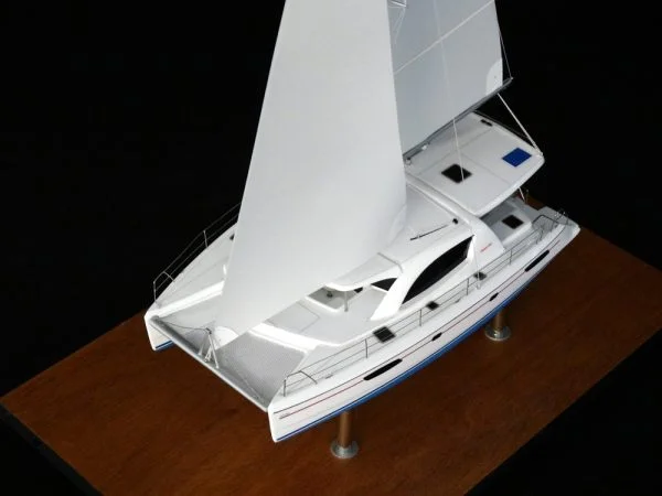 Leopard 44 desk model