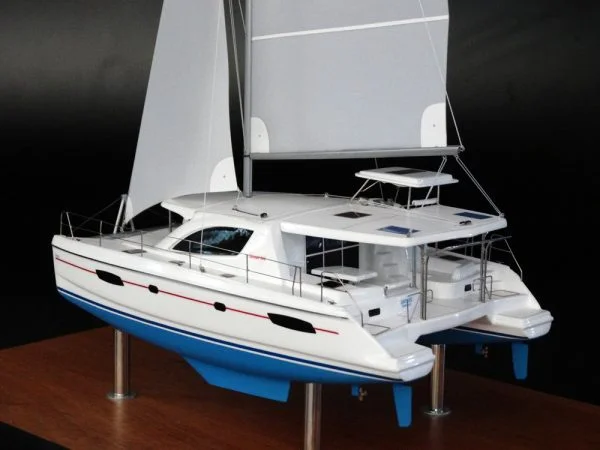 Leopard 44 desk model