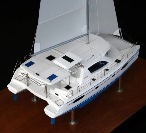 Leopard 44 desk model