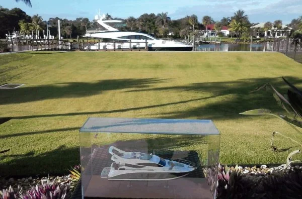 Sea Ray 650 Flybridge desk model