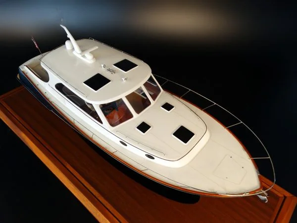 Hinckley Talaria 43 custom model