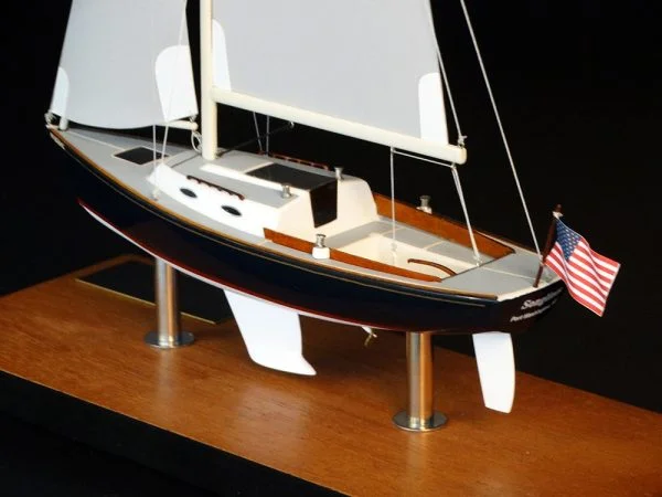 Alerion Express 28 desk model
