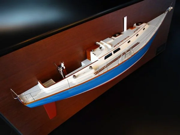 Hinckley Sou'Wester 42 half model with deck details