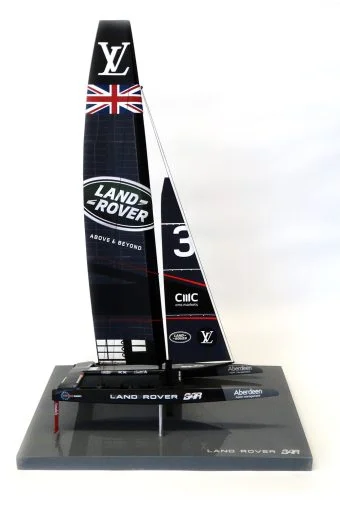 Land Rover BAR - Catamaran AC 50 - 2017 desk model