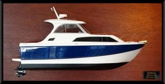 Bayliner Discovery 266 half model