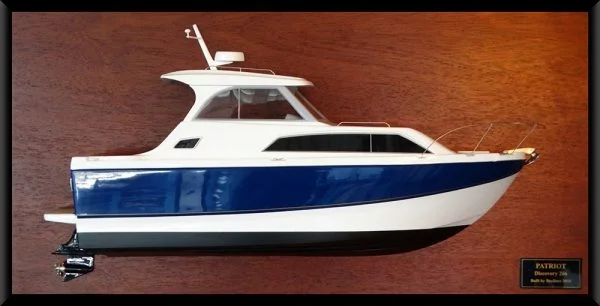 Bayliner Discovery 266 half model