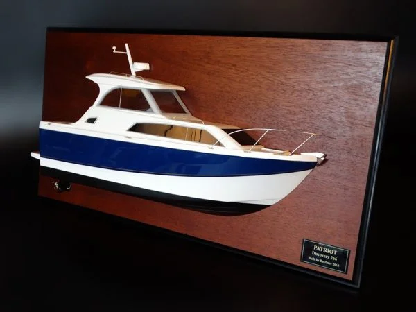 Bayliner Discovery 266 half model