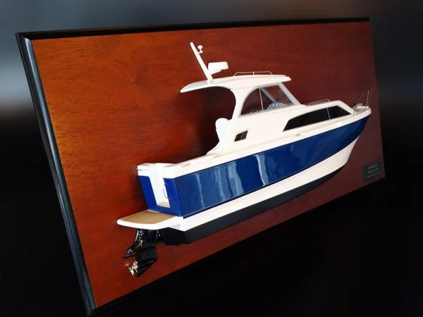 Bayliner Discovery 266 half model