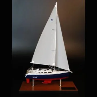 Hunter 41 Deck Salon desk model