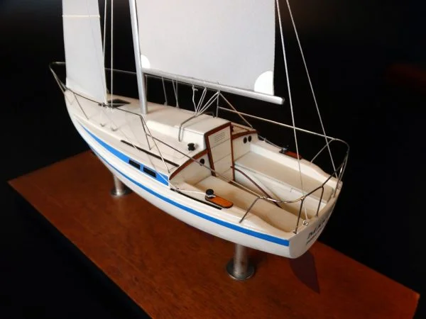 Newport 27 desk model