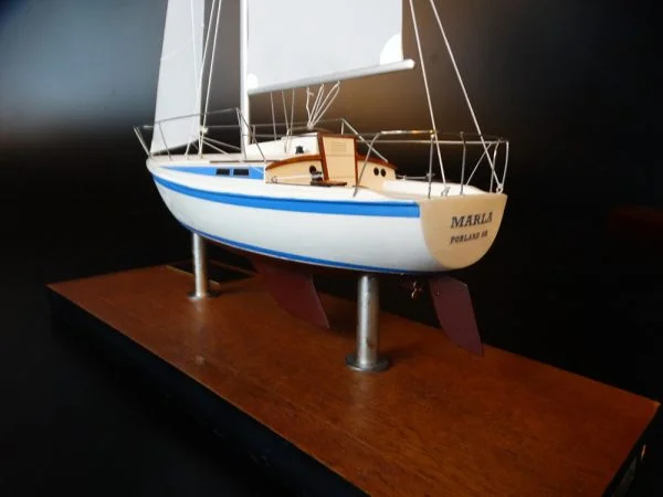 Newport 27 desk model