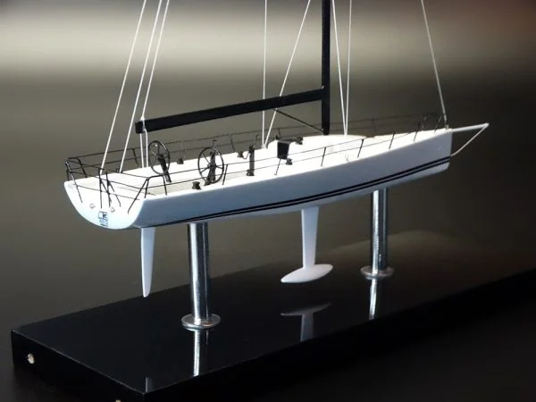 TP 52 desk model