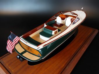 Hinckley Runabout 29 scale model