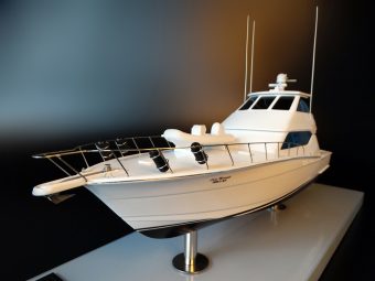 Hatteras 60 with enclosed flybridge custom model