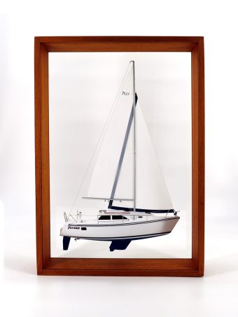 Hunter 27 framed half model