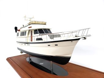 Hatteras 58 MY custom model