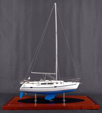 Catalina 320 desk model